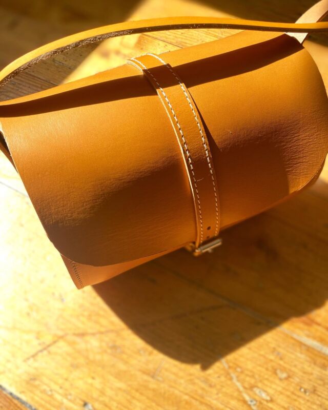 Summer tan bag with white stitch ☀️
DM for details 
.
.
.
.
#tanbag #leatherbag #whitestitch #bohostyle #confidentstyle #individuality #irishdesign #madelocal #sustainablefashion #ethicalfashion #liveauthentic # handbag# Galway
